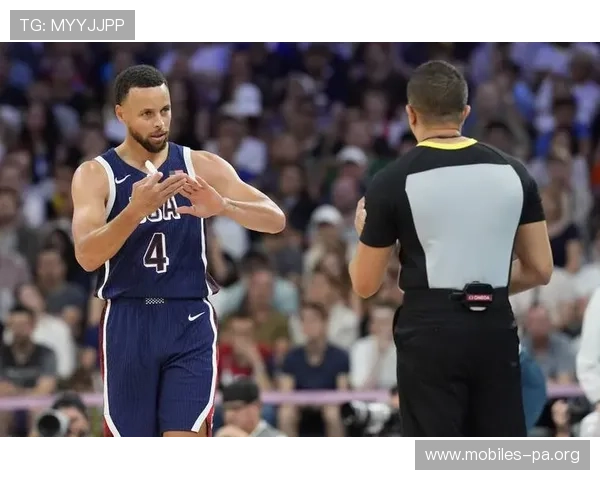 波斯特赞库里回归是勇士队的灵魂与心脏 他的复出让球队焕发新生 波斯特赞库里回归是勇士队的灵魂与心脏 他的复出让球队焕发新生