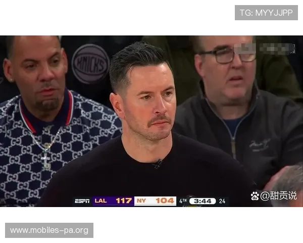 湖人球员因被换下怒摔毛巾 主帅直言态度真实展现比赛情绪